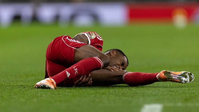 Nightmare for Liverpool: Isak suspected of leg fracture, facing long-term absence - Ảnh 1