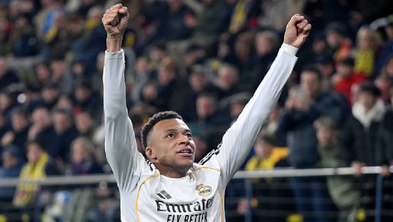 Kylian Mbappe brace sends Real Madrid top of La Liga - Ảnh 1