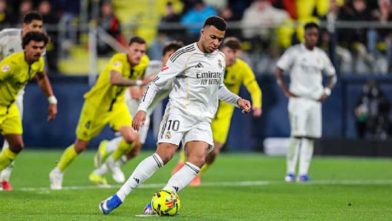 Kylian Mbappe brace sends Real Madrid top of La Liga - Ảnh 2